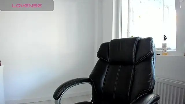 Snapshot of DiamondKay chatting on 10.17.25 DiamondKay online show from 10.17.25