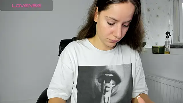 Snapshot of DiamondKay chatting on 10.26.25 DiamondKay online show from 10.26.25