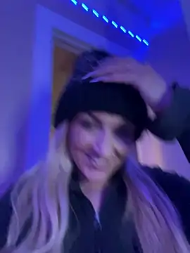 LittleMissEeve online show from 02.20.25