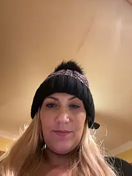 LittleMissEeve online show from 02.20.25