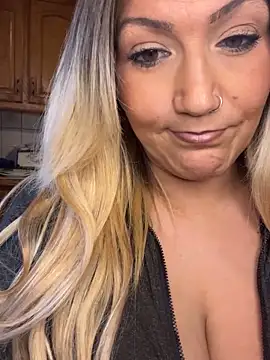 LittleMissEeve online show from 03.04.25