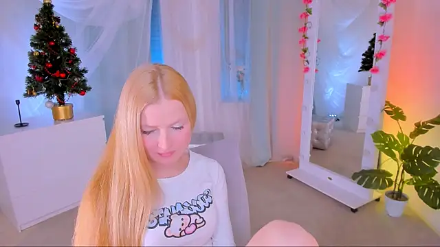 Laly Peach online show from 12.10.24