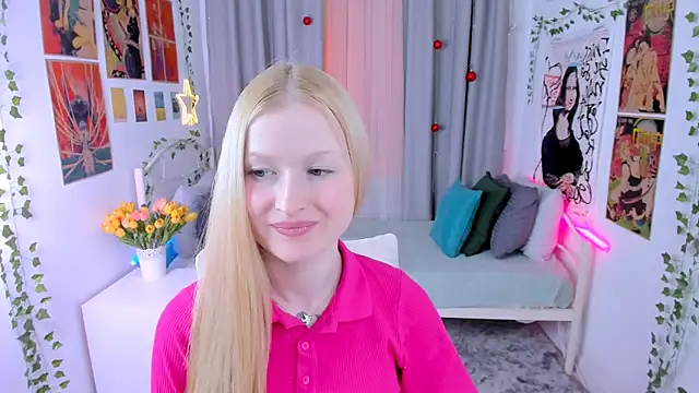 Laly Peach online show from 12.13.24