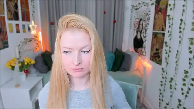 Laly Peach online show from 12.24.24