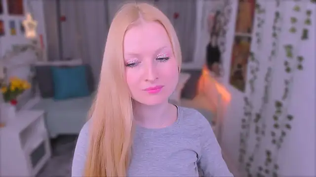 Laly Peach online show from 12.26.24