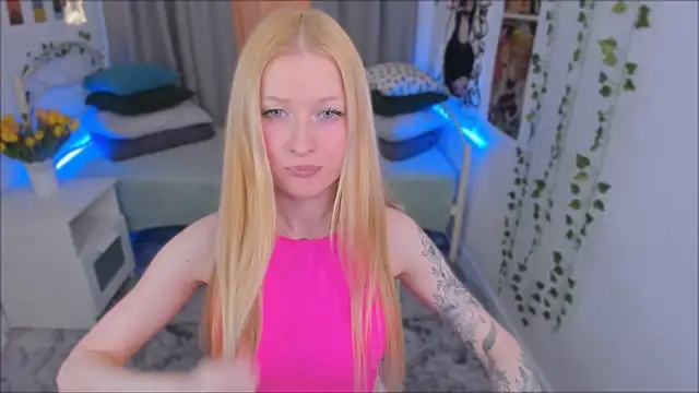 Laly Peach online show from 01.12.25