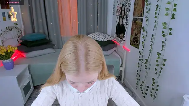 Laly Peach online show from 01.21.25