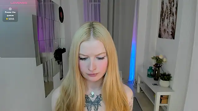 Laly Peach online show from 09.20.25