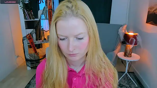 Laly Peach online show from 10.25.25