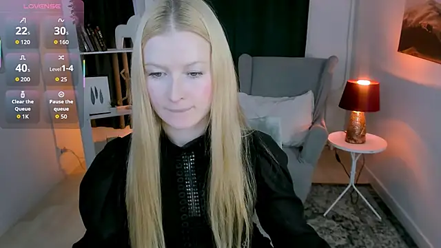 Laly Peach online show from 11.03.25