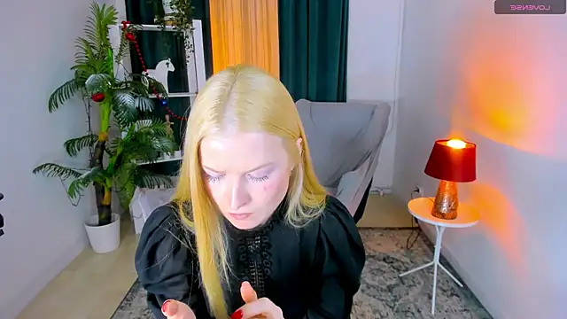 Laly Peach online show from 01.06.26