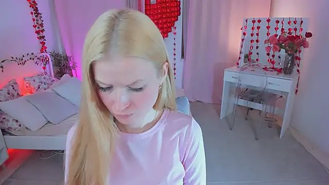 Laly Peach online show from 02.15.26