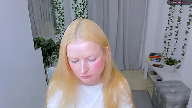 Laly Peach online show from 05.27.26