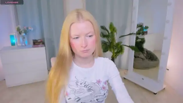 Laly Peach online show from 05.30.26