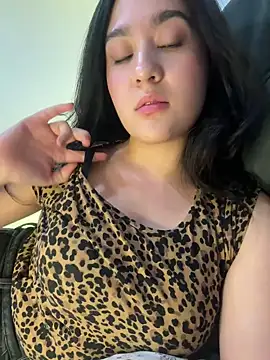 Nina lovi online show from 12.22.24