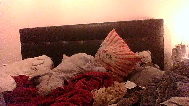 Snapshot of ShySuccubus chatting on 02.08.25 ShySuccubus online show from 02.08.25