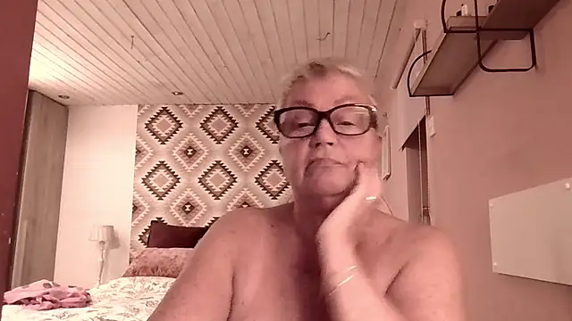 GrannyChrissy68 online show from 03.01.26