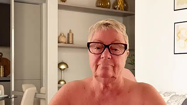 GrannyChrissy68 online show from 04.11.26