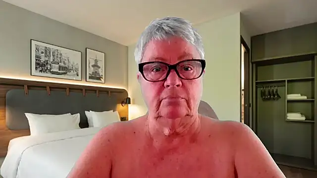 GrannyChrissy68 online show from 04.19.26