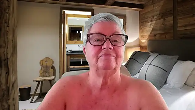 GrannyChrissy68 online show from 04.20.26