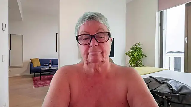 GrannyChrissy68 online show from 04.21.26