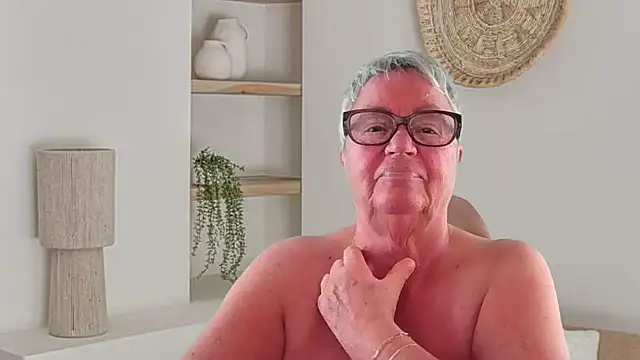 GrannyChrissy68 online show from 04.29.26