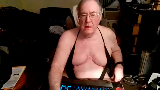 Snapshot of Toastir chatting on 11.22.25 Toastir online show from 11.22.25