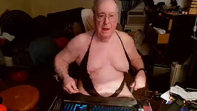 Snapshot of Toastir chatting on 02.16.26 Toastir online show from 02.16.26