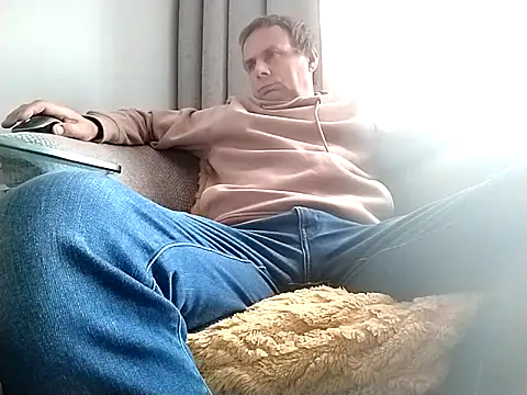 Snapshot of grzes19763 chatting on 09.12.25 grzes19763 online show from 09.12.25