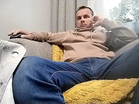 Snapshot of grzes19763 chatting on 10.10.25 grzes19763 online show from 10.10.25