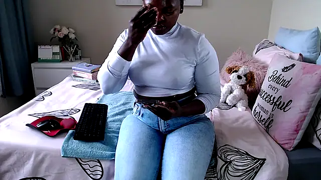 Snapshot of FitSelina66 chatting on 07.11.26 FitSelina66 online show from 07.11.26