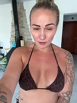 Snapshot of NastyMilf_ chatting on 09.21.25 NastyMilf online show from 09.21.25