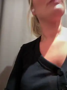 Snapshot of NastyMilf_ chatting on 12.21.25 NastyMilf online show from 12.21.25