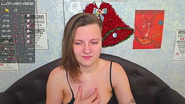 Snapshot of MelindaTin chatting on 12.21.24 MelindaTin online show from 12.21.24