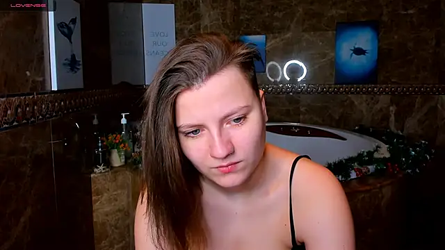 Snapshot of MelindaTin chatting on 12.30.24 MelindaTin online show from 12.30.24
