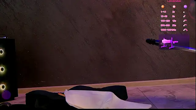 im-your-lovee online show from 03.21.25