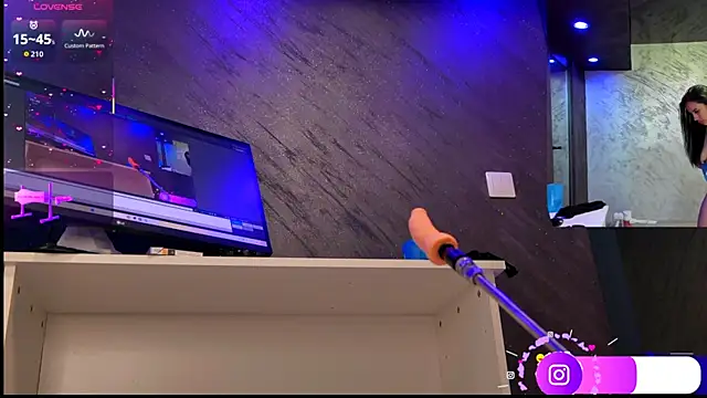 im-your-lovee online show from 04.28.26