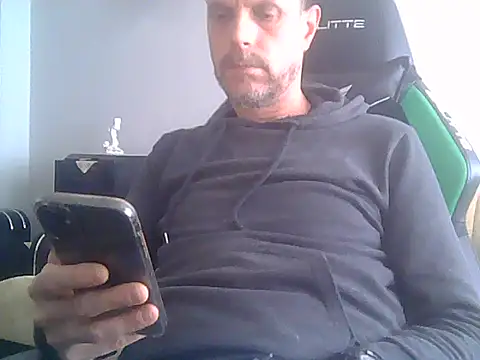 Snapshot of boran34 chatting on 12.21.25 boran34 online show from 12.21.25