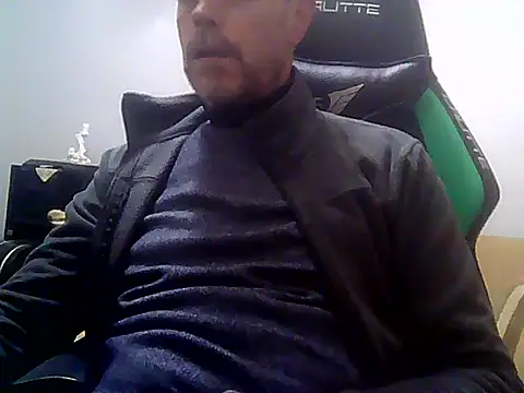 Snapshot of boran34 chatting on 12.22.25 boran34 online show from 12.22.25