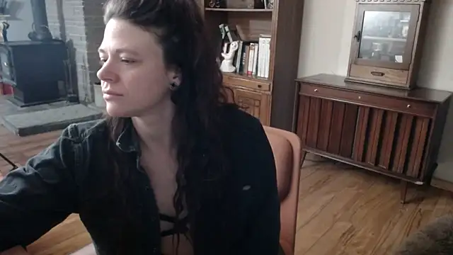 Snapshot of MarcyJones chatting on 01.12.25 MarcyJones online show from 01.12.25