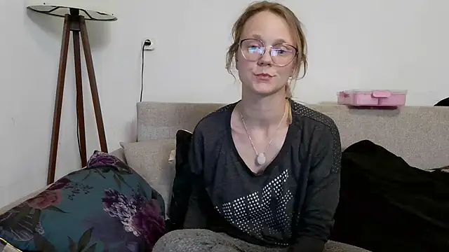 little-leni online show from 03.17.26