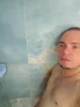 Snapshot of latinoflpr chatting on 09.24.25 latinoflpr online show from 09.24.25