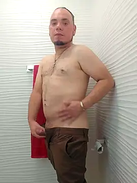 Snapshot of latinoflpr chatting on 10.17.25 latinoflpr online show from 10.17.25