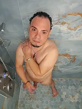 Snapshot of latinoflpr chatting on 12.14.25 latinoflpr online show from 12.14.25