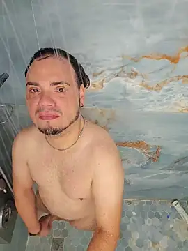 Snapshot of latinoflpr chatting on 01.15.26 latinoflpr online show from 01.15.26