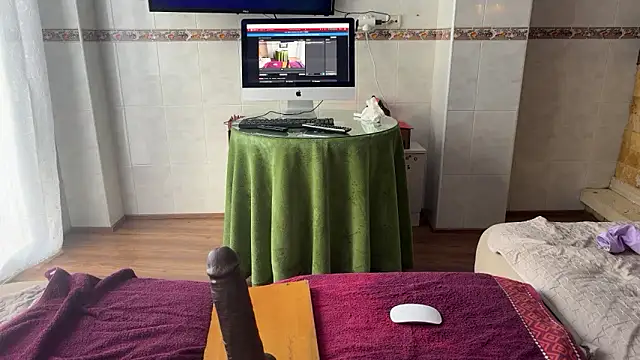 Snapshot of pinkgirls18 chatting on 12.22.24 pinkgirls18 online show from 12.22.24