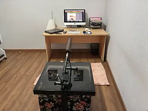 Snapshot of pinkgirls18 chatting on 09.21.25 pinkgirls18 online show from 09.21.25