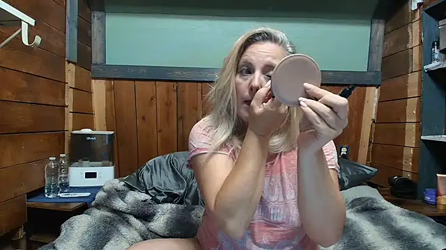 Snapshot of lisaxlovexxx chatting on 05.18.26 lisaxlovexxx online show from 05.18.26