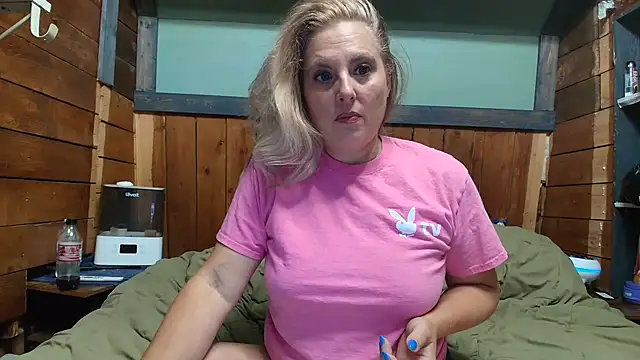 Snapshot of lisaxlovexxx chatting on 06.22.26 lisaxlovexxx online show from 06.22.26
