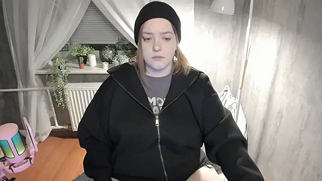 Sophia Edwards online show from 02.24.25